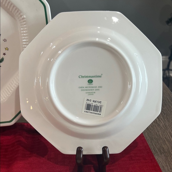 Christmastime 4 Place Setting by NIKKO Japan - Picture 11 of 15